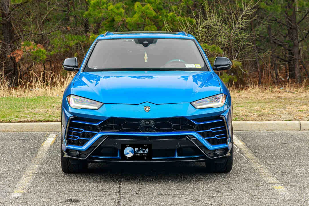Lamborghini Urus photo 2