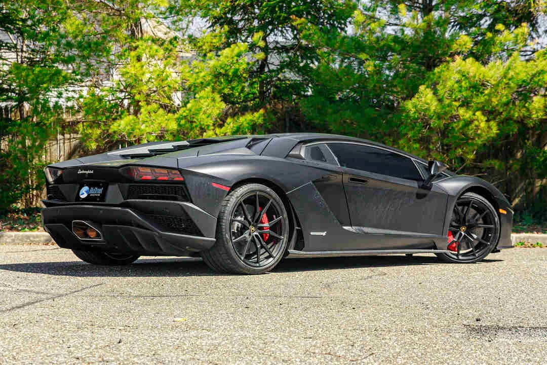 Lamborghini Aventador photo 4