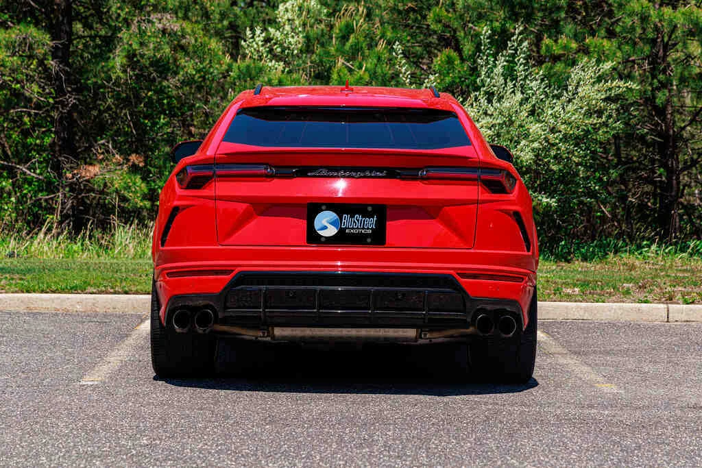Lamborghini Urus photo 3