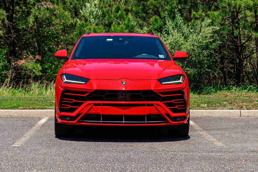 Lamborghini Urus photo 2