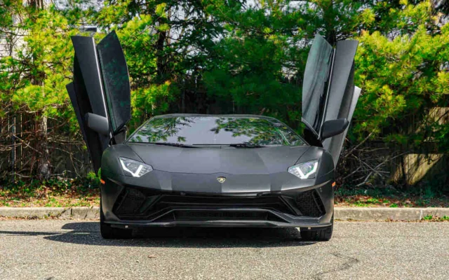 Lamborghini Aventador Black/Red