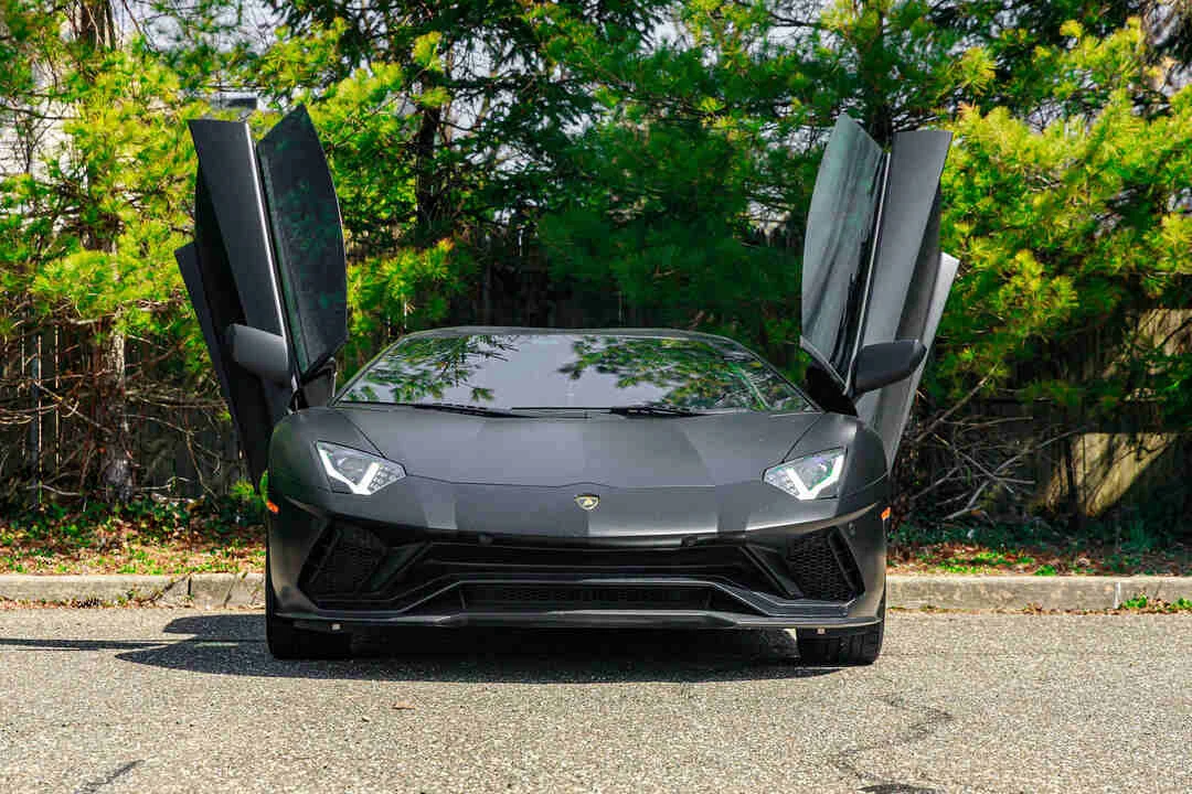 Lamborghini Aventador photo 2