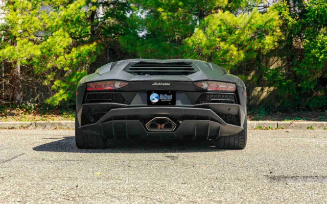 Lamborghini Aventador Black/Red