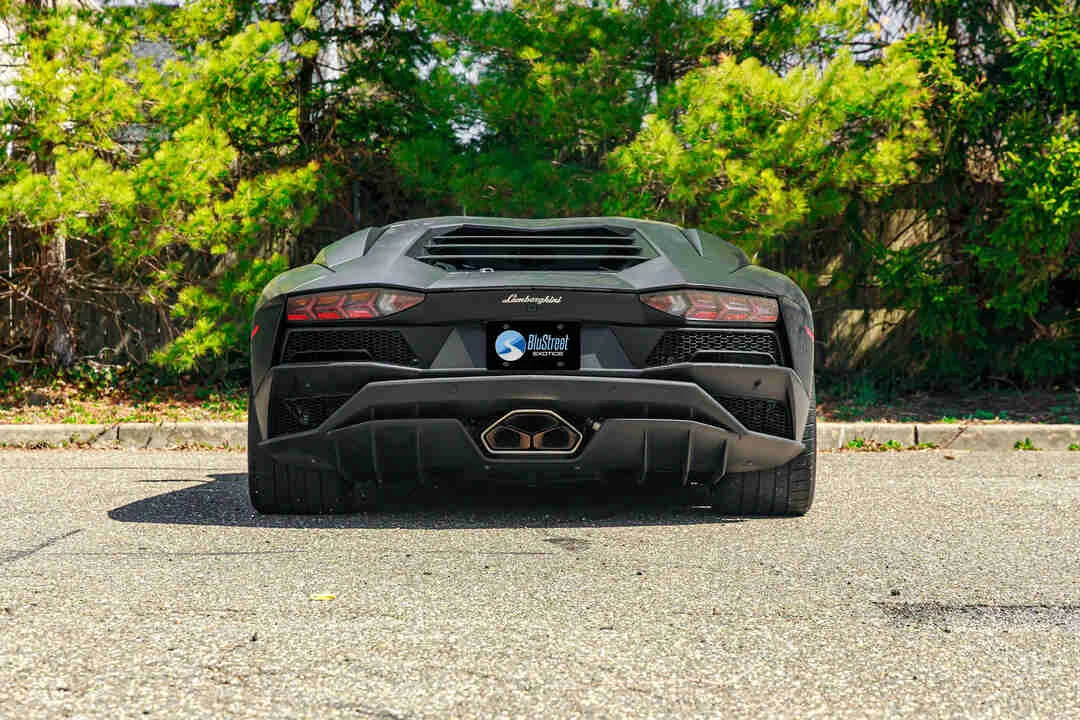 Lamborghini Aventador photo 3