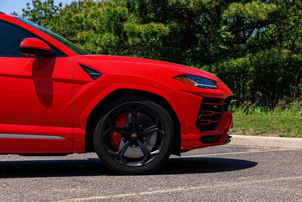 Lamborghini Urus photo 8