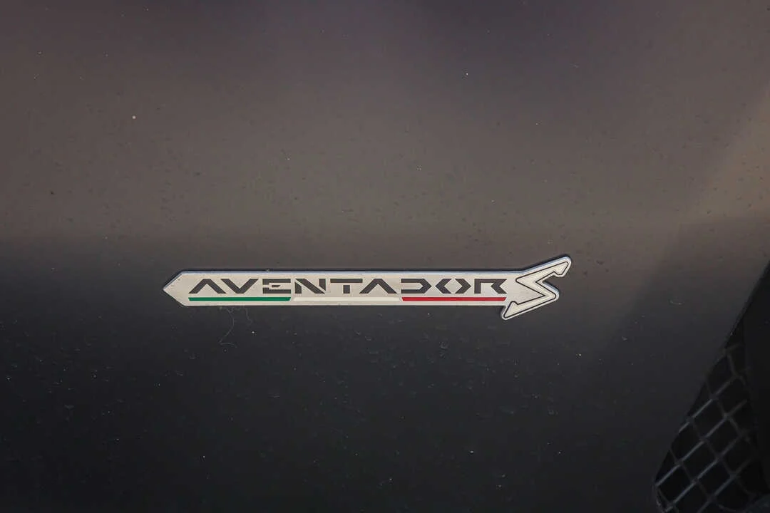 Lamborghini Aventador photo 8