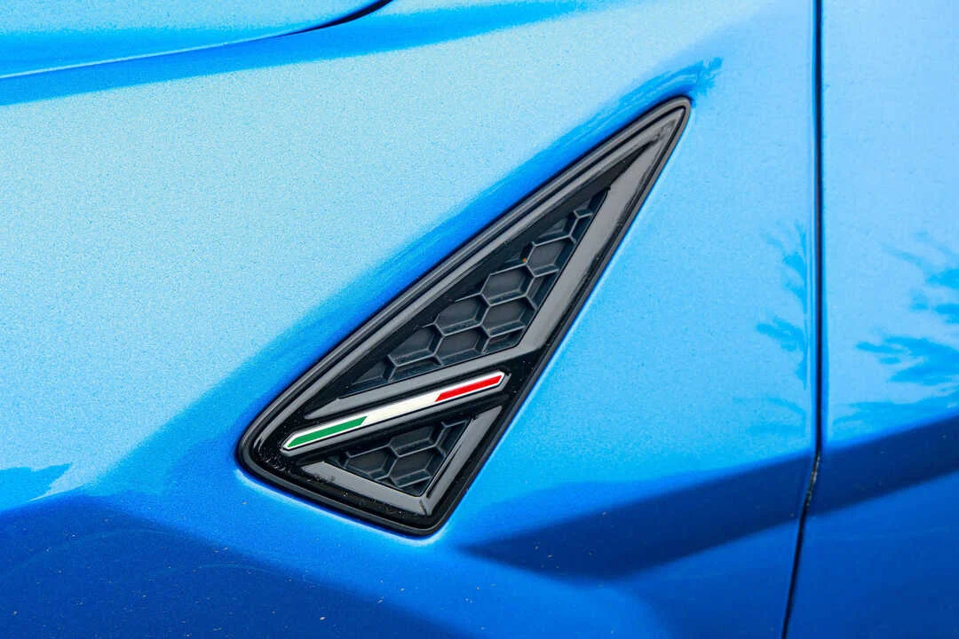 Lamborghini Urus photo 6