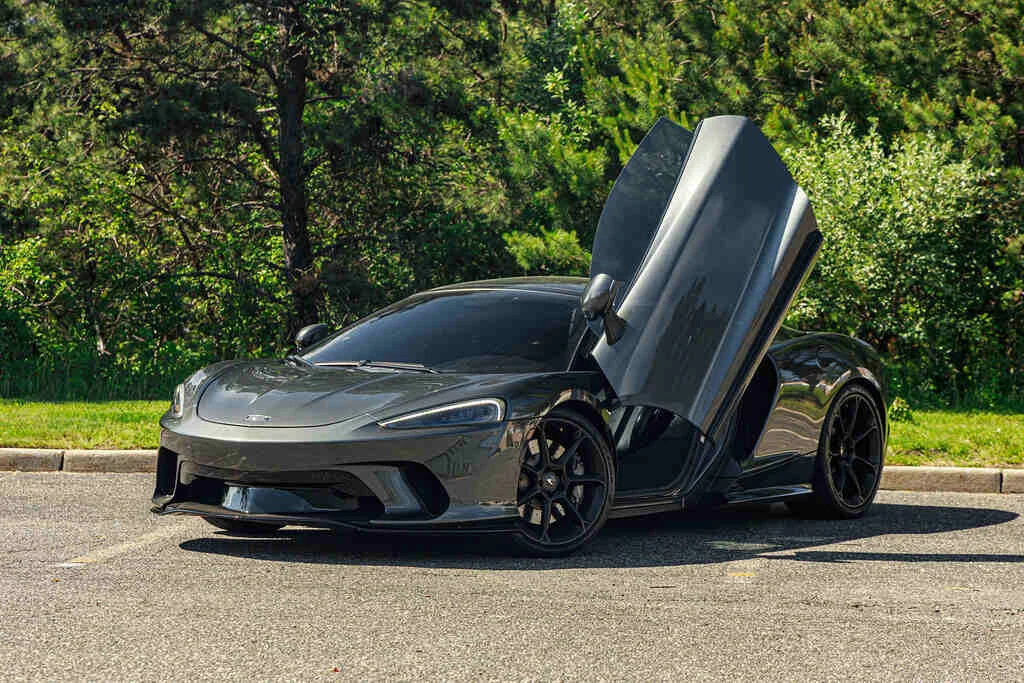 McLaren GT Black