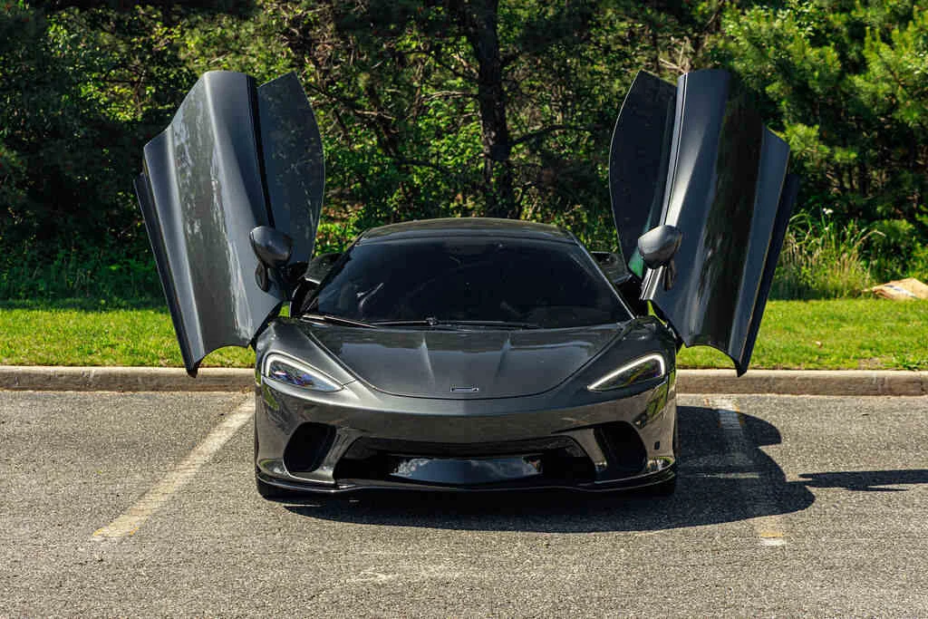 McLaren GT photo 2
