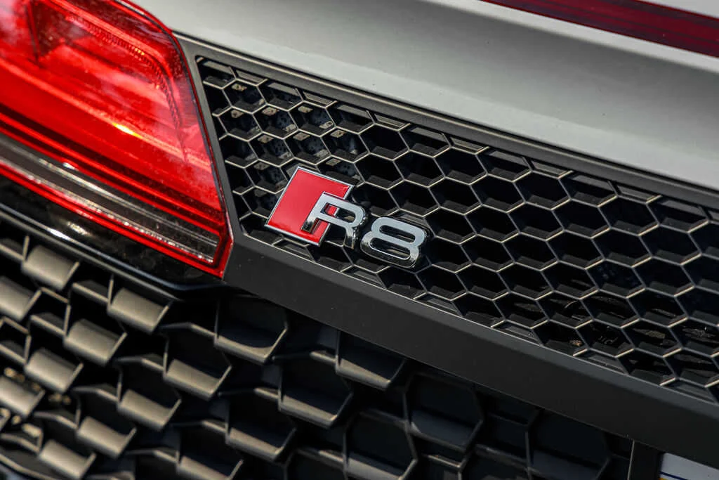 Audi R8 photo 6