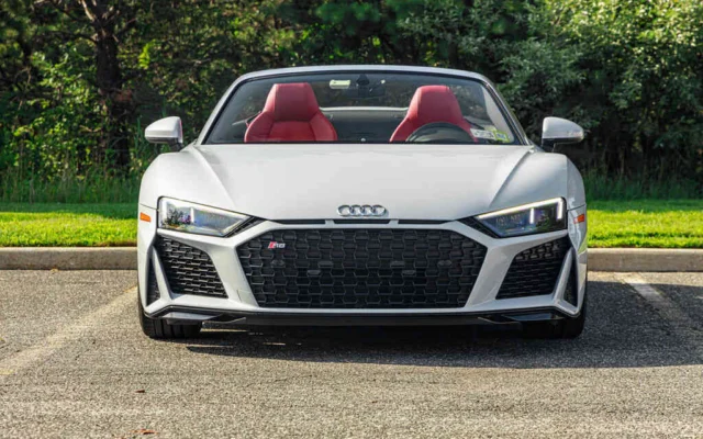 Audi R8 White/Red