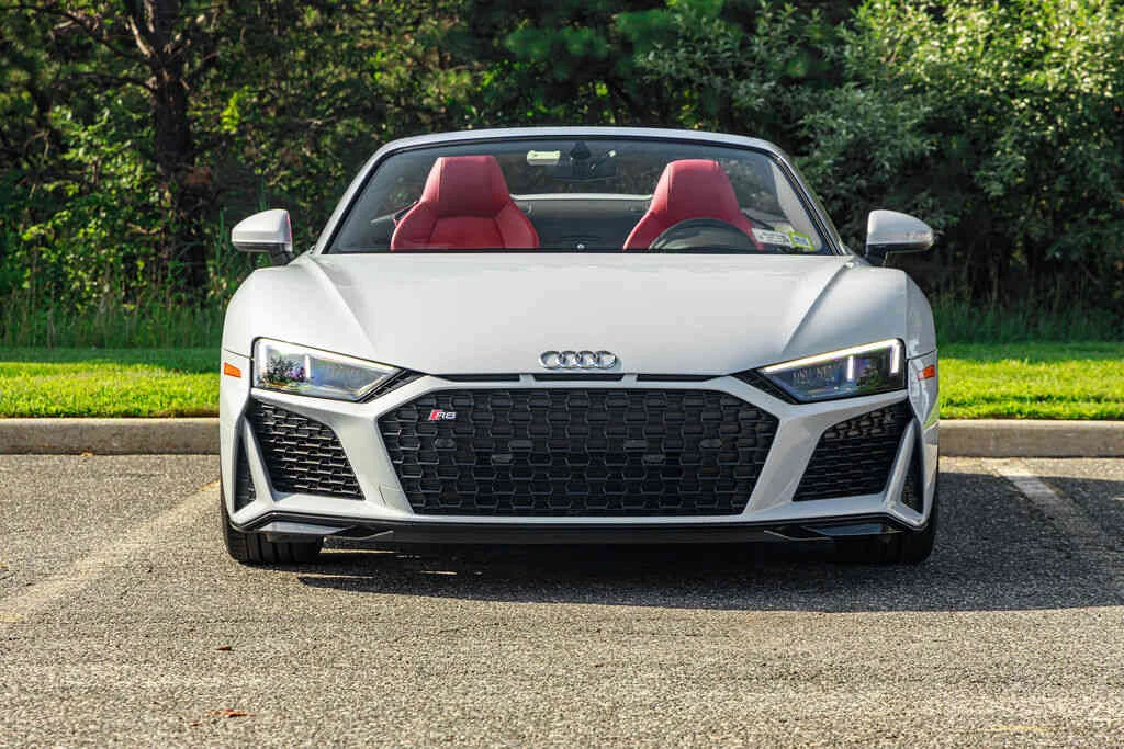 Audi R8 photo 2