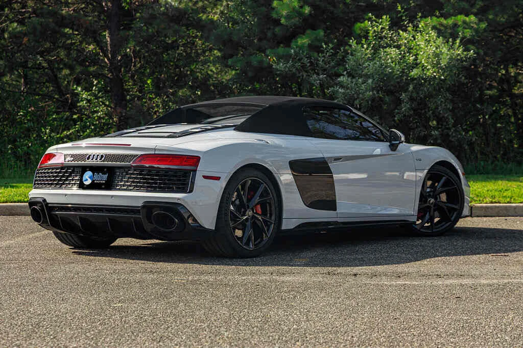 Audi R8 photo 4