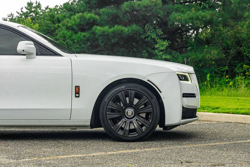 Rolls-Royce Ghost Black Badge photo 8