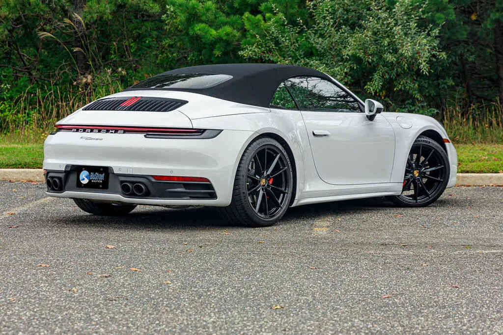 Porsche 911 photo 4