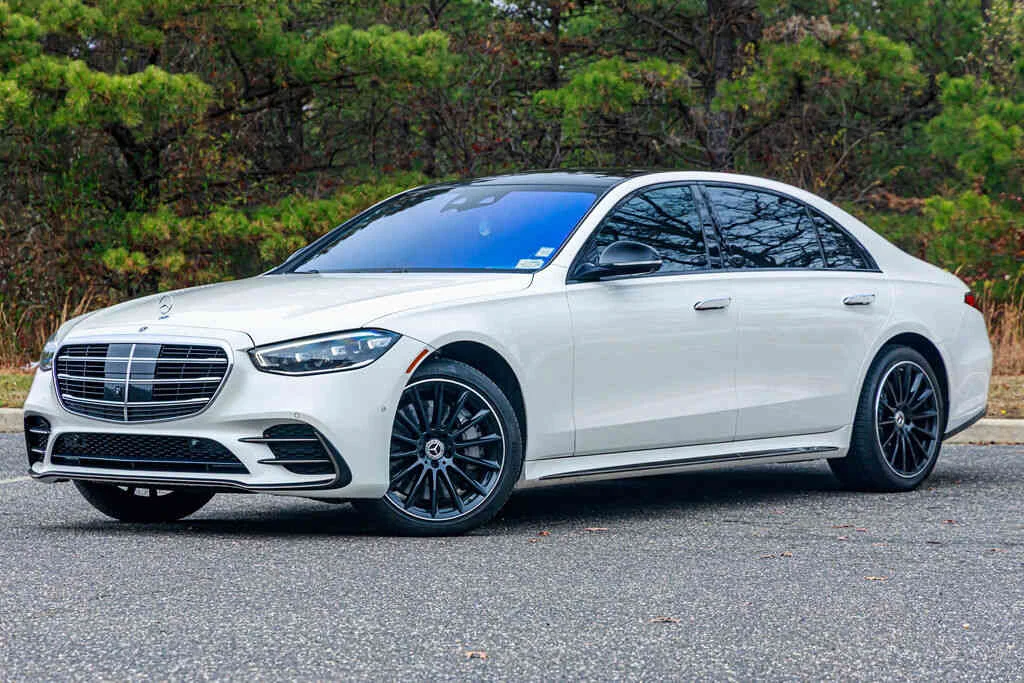 Mercedes Benz S580 White/Red