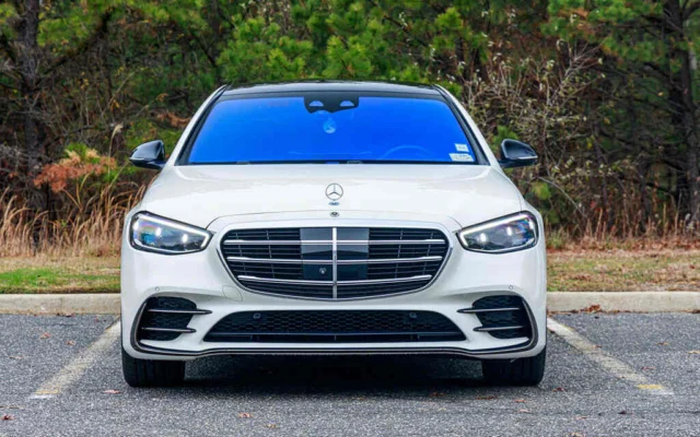 Mercedes Benz S580 White/Red