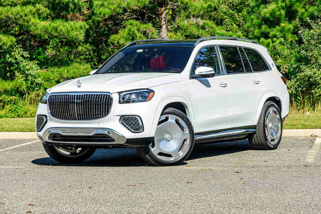 Maybach GLS 600 White rental in New York