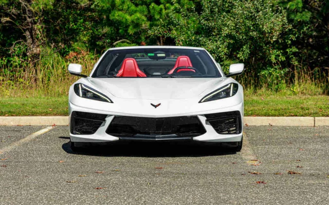 Corvette C8 White