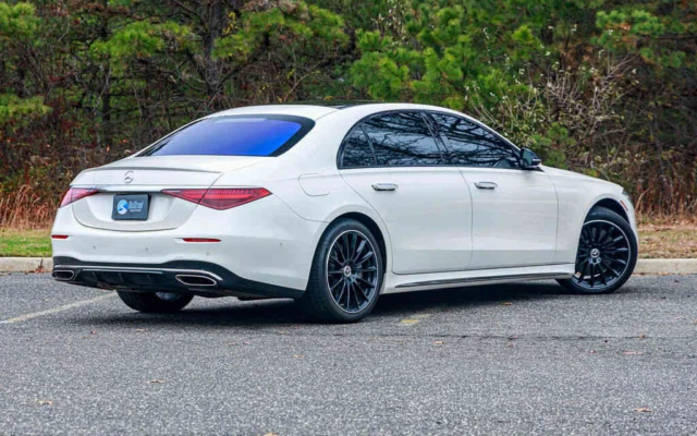 Mercedes Benz S580 White/Red
