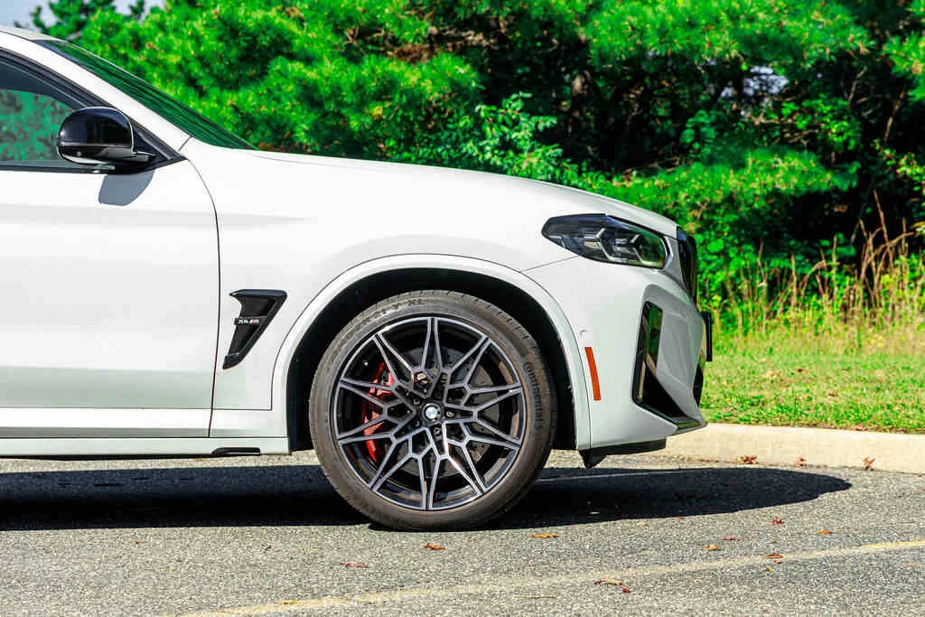 BMW X4M photo 8