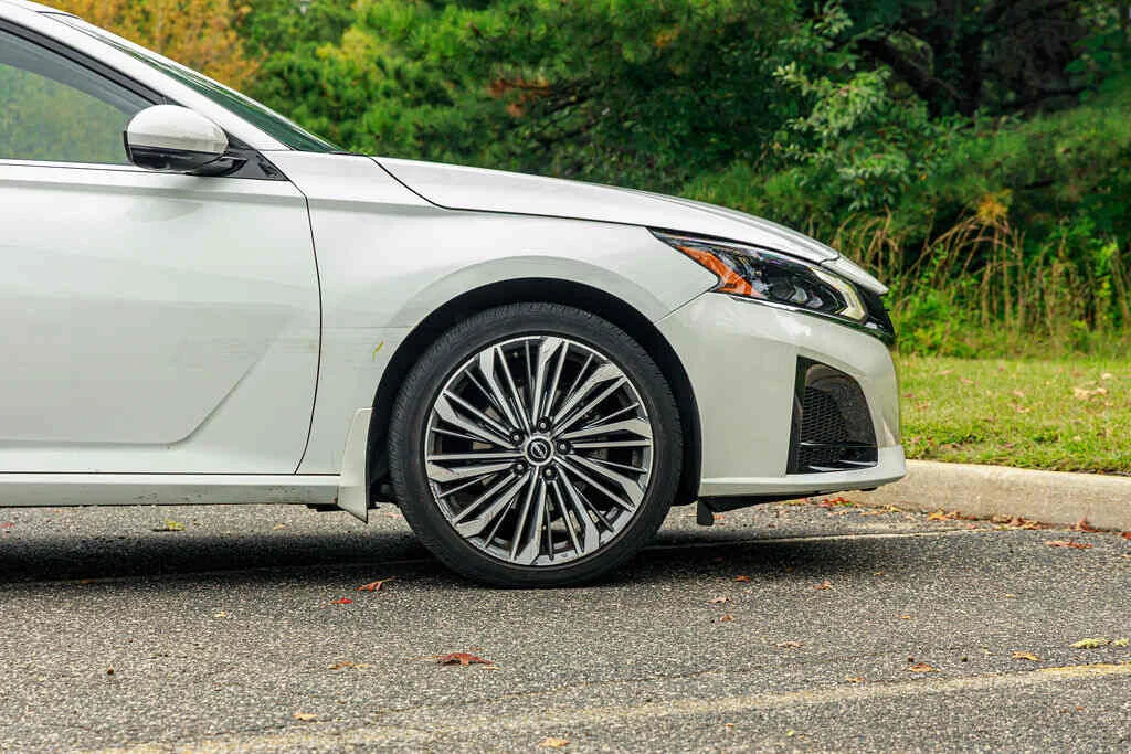 Nissan Altima photo 8