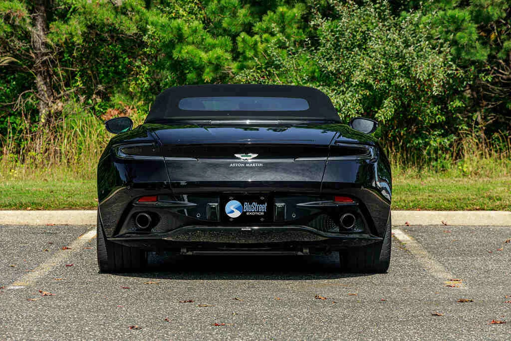 Aston Martin DB11 photo 3