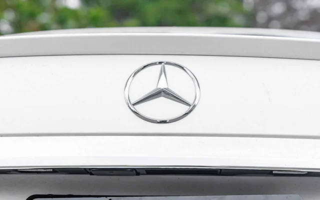 Mercedes Benz S580 White/Red